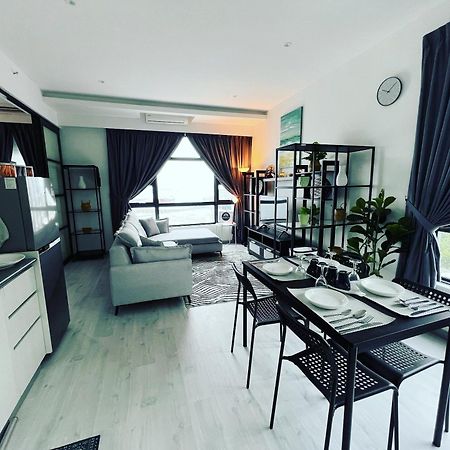 Jesselton Quay Suite By Backyard Kota Kinabalu Buitenkant foto