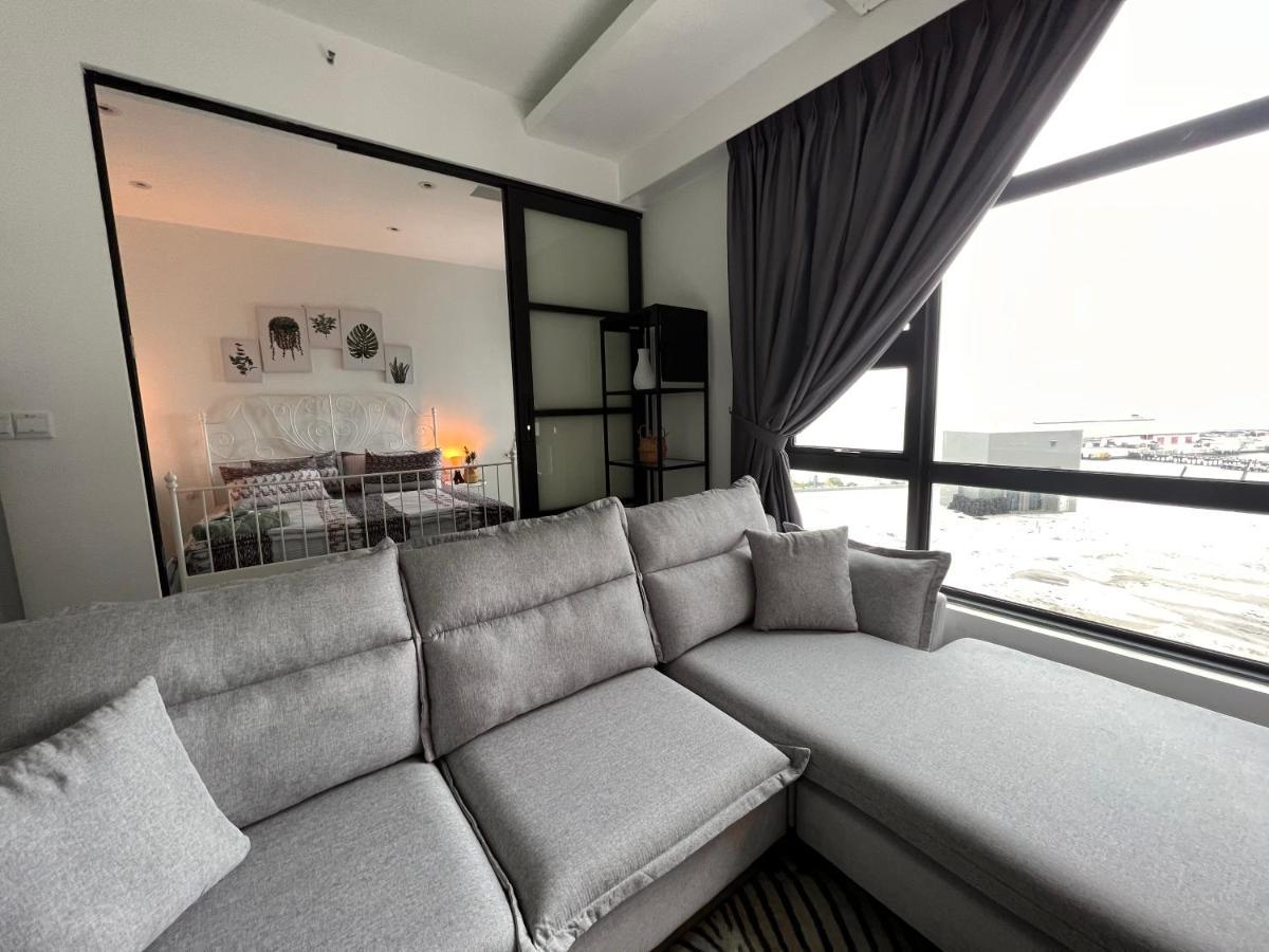 Jesselton Quay Suite By Backyard Kota Kinabalu Buitenkant foto
